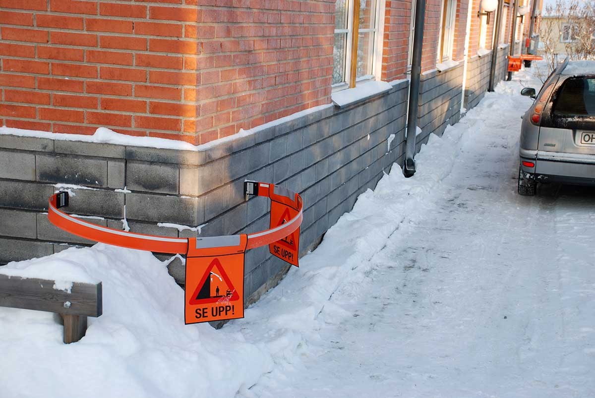Lång bom i varningssystem Isidor - med två flaggor – bild 8 – St George