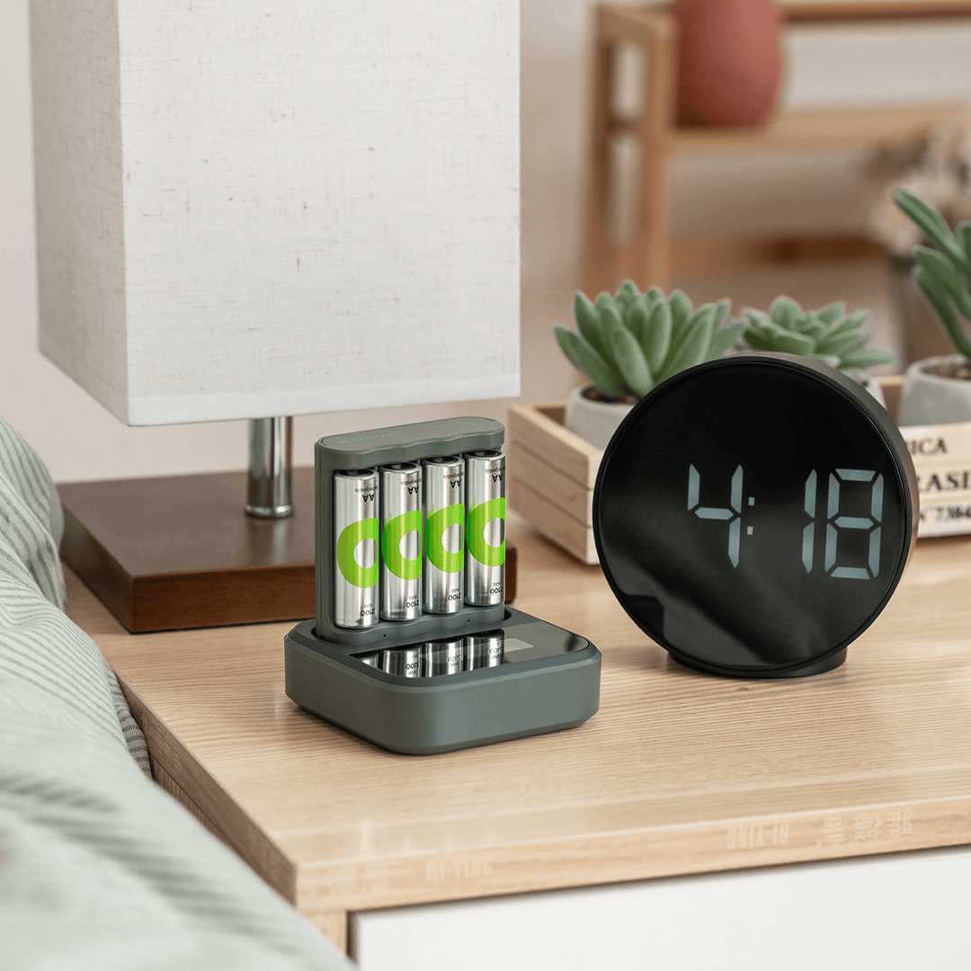 Laddstation D451 GP ReCyko Everyday med batteriladdare B441 inkl 4st AA batterier 2100mAh NiMH