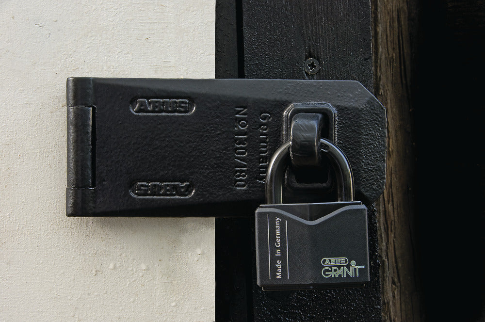 Hänglåsbeslag ABUS Granit™ 130/180 - Miljöbild