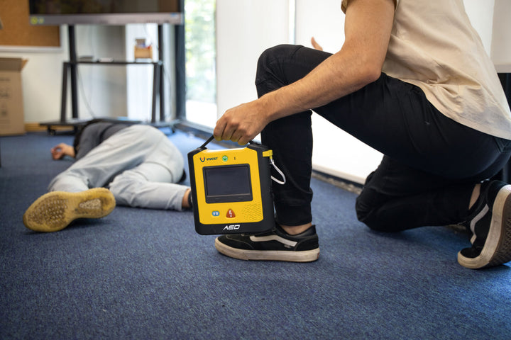 Halvautomatisk Hjärtstartare ViVest A3 AED - Med färgskärm – bild 5 – St George