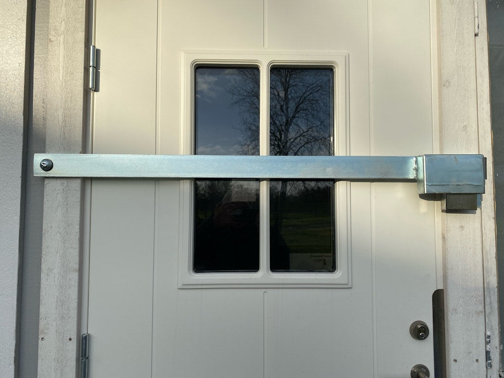Låsbom Ryli 120 cm till portar, dubbeldörrar m fl - Miljöbild - St George