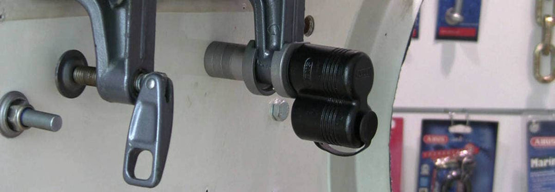 Båtmotorlås ABUS Reef 808 för utombordare över 25 hk - Monterat