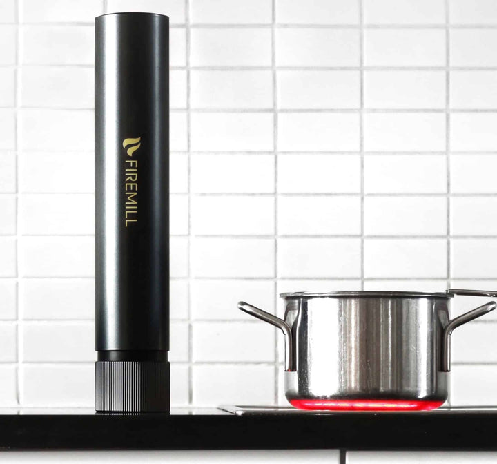 Kolsyresläckare Firemill Original Svart med kolsyrepatron i kök