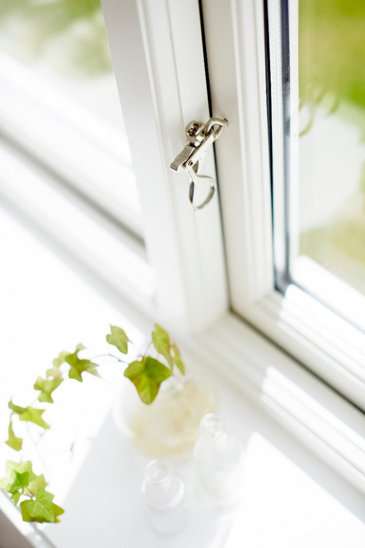 Fönsterhasp Habo 280 - Monterat på fönster 