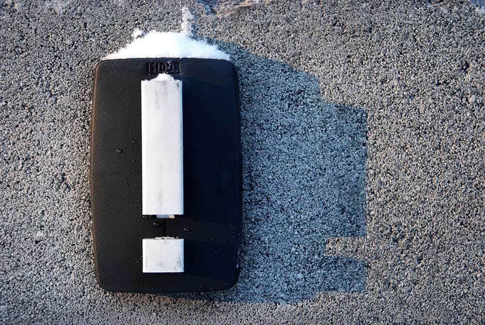 Väggfäste till varningssystem Isidor