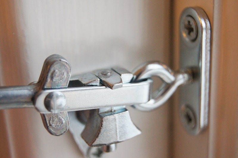 Kraftig fönsterhasp med spärrfunktion SafeE i stängt / spärrat läge