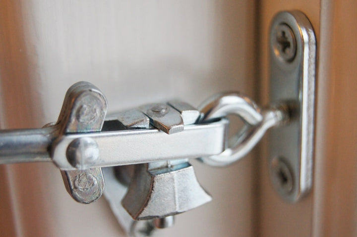 Kraftig fönsterhasp med spärrfunktion SafeE i stängt / spärrat läge