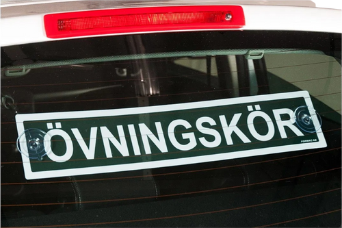 Trafikskylt "Övningskör" med sugpropp