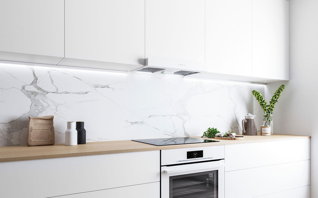 Fint kök med installerad spisvakt