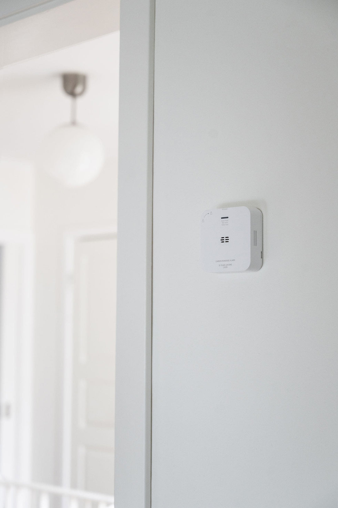 Trådlös kolmonoxidvarmare Housegard Luma monterad på väggen